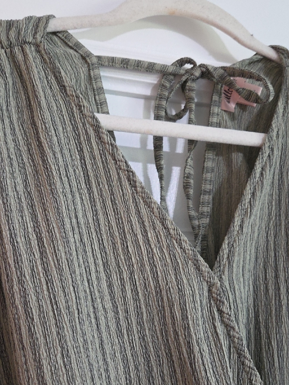 Willow & Root Faux Wrap Open Back V-Neck Green Top Women's XL - Picture 4 of 4